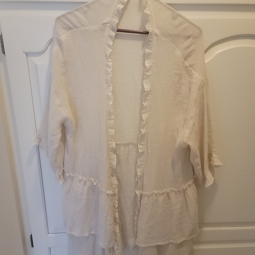 Easel Cream Ruffled Kimono
